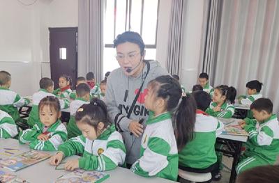 房县城关镇：走深走实讲评研，片区教研促成长