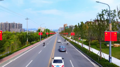 燃！国庆节氛围浓厚，房县大街小巷处处洋溢着“中国红”