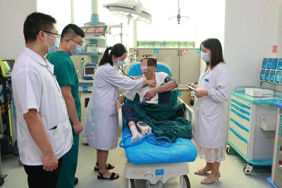 26分钟飞越上百公里 十堰人医直升机国庆假期紧急转运重症患者