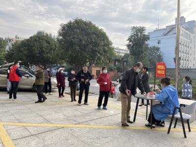 房县连续三天开展全员核酸检测 筑牢疫情防控屏障
