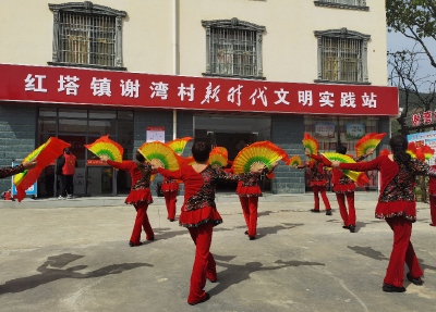 红塔镇谢湾村：国道边的文明“补给站”