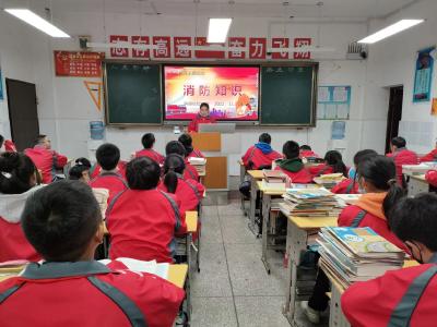 房县实验中学开展消防安全主题教育活动