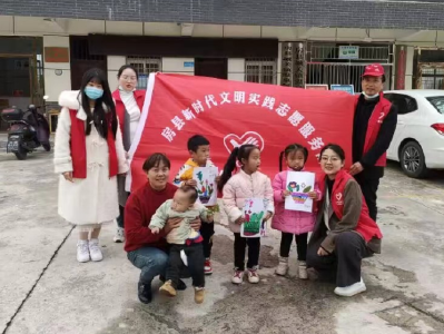 城关四中到温泉社区幼儿园开展志愿活动