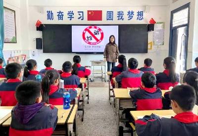 大木厂镇大木小学：召开“防诈骗”主题班会