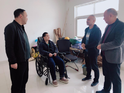 回龙乡：上门发放优待证，温暖退役军人心