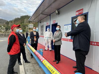 邹莉督查高速公路卡口疫情防控工作