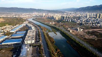 房县：实施城区道路绿化       打造绿色园林城市