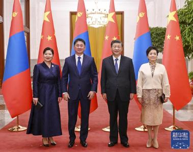 习近平同蒙古国总统呼日勒苏赫举行会谈