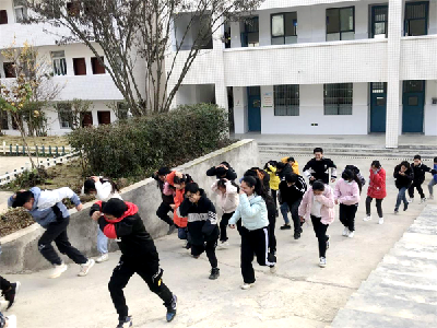 中坝乡中坝学校：开展消防应急演练 筑牢校园防火“堤坝” 