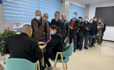 见“证”光荣！尹吉甫镇集中发放退役军人优待证