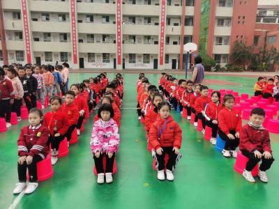 房县实验小学：培养“小大人”倡导能担当