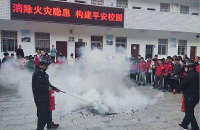 万峪初中：开展消防安全培训及应急逃生演练