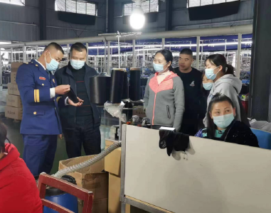 县应急管理局到回龙乡纺织帮扶车间开展安全检查工作