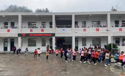 上龛学校：开展消防演练 筑校园安全防线