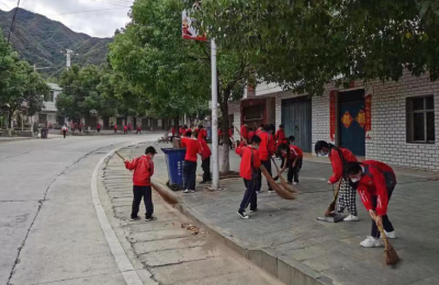 尹吉甫镇：小手拉大手 家园换新颜