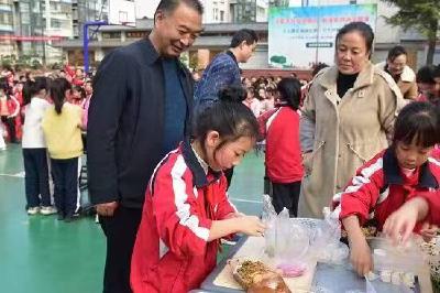 房县实验小学 : “劳动美”实践活动为“双减” 赋能                                                                                                                                               