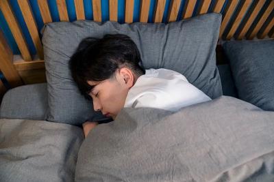 怎样减少熬夜看球对身体的伤害？专家来解答→