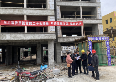 县人社局：普法宣传进工地 依宪执政见真章