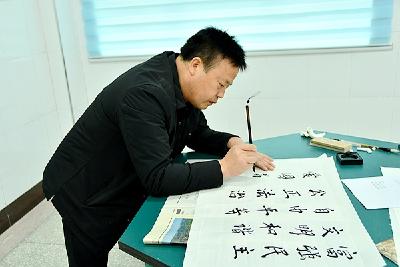 房县天明小学：教师“三笔字”比赛  推动清廉校园建设