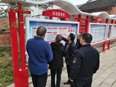 城关镇“法制”小橱窗 普法大阵地