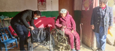 土城镇：寒冬真情送关爱，爱心轮椅暖人心