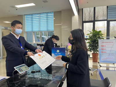 房县行政审批局：立足三个“服务”  助力全县经济社会发展