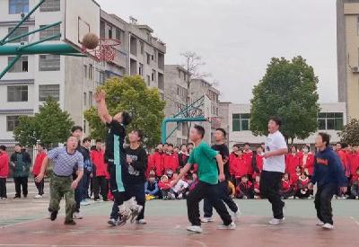军店初中：校园师生趣味运动会丰富多彩