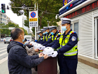房县交警大队：多形式开展“12月2日交通安全日”主题宣传活动