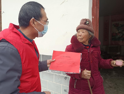 九道乡：发放“爱心健康包”温暖特殊群体