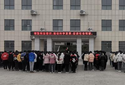 房县姚坪中学：弘扬宪法精神 共建法治校园