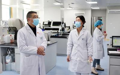 房县人民医院：节后上班第一天领导慰问“收心归位”