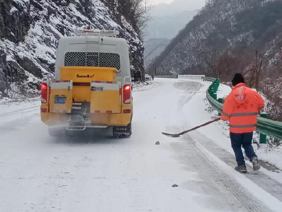房县交通运输局：“浴雪奋战”保春运公路畅通