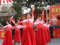 房县正月十三民间文艺大巡游