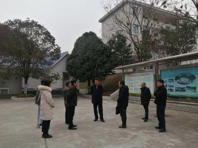 县教育局深入门古寺镇检查学校安全工作
