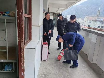 县教育局联合应急管理局对门古寺学校开展“三个专项”检查