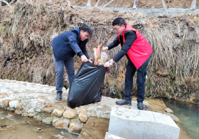 白鹤镇：清洁房县齐行动 干干净净开新局