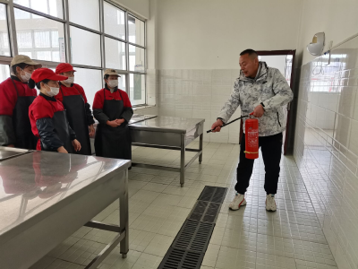 窑淮镇窑淮学校开展食堂工作人员消防安全知识培训