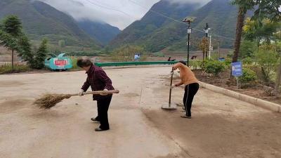 青峰镇：农村公路勤养护，提升路况保通畅