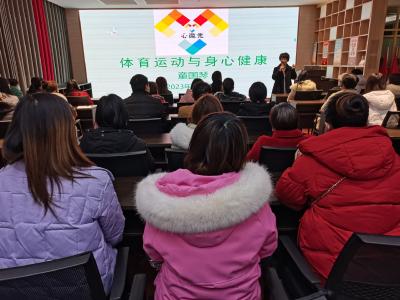 房县“心微光”志愿服务队开展家庭教育讲座