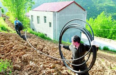 领导干部要保持清醒 自觉抵制违规吃喝