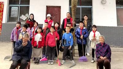 门古寺镇：叶家河小学开展关爱五保老人志愿服务活动 