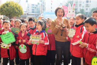 房县实验小学：开展“我为校园添绿色”活动