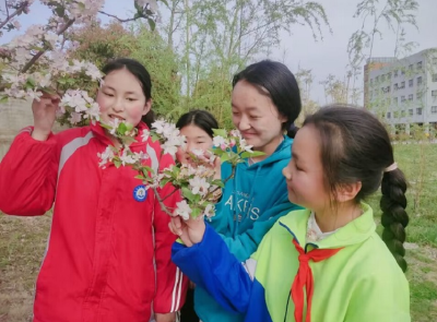 军店小学：春和景明时 相约校园里