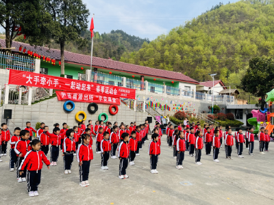 尹吉甫镇中心幼儿园：举行春季亲子运动会