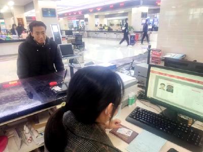首批“婚姻登记智能终端”进驻房县婚姻登记中心