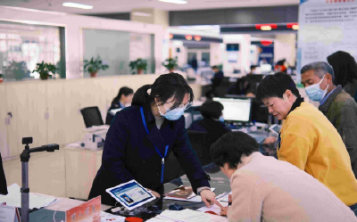 房县不动产登记中心：坚守平凡岗位  绽放巾帼风彩