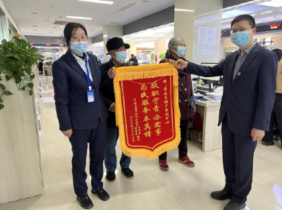 房县自然资源和规划局：心系群众办实事  村民致谢送锦旗