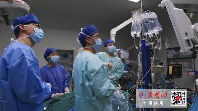 十堰人医脊柱内镜下融合术巧治腰突顽疾