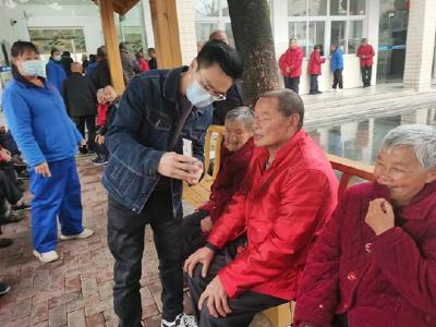 青峰镇：薪火相传“雷锋月”   志愿服务“伴我行”