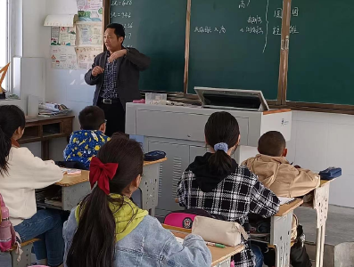 城关镇中心学校到三海小学开展教学视导